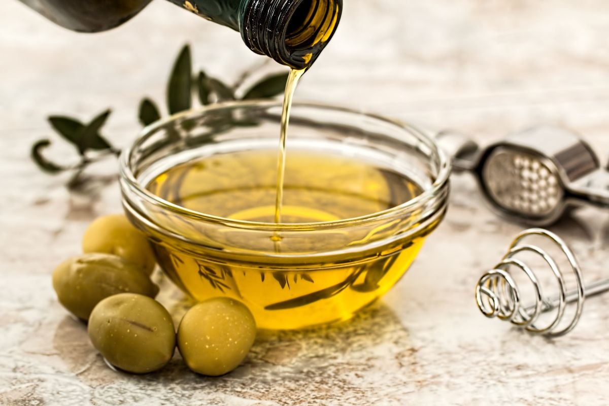 Can You Fry with Extra Virgin Olive Oil? Tips & Benefits