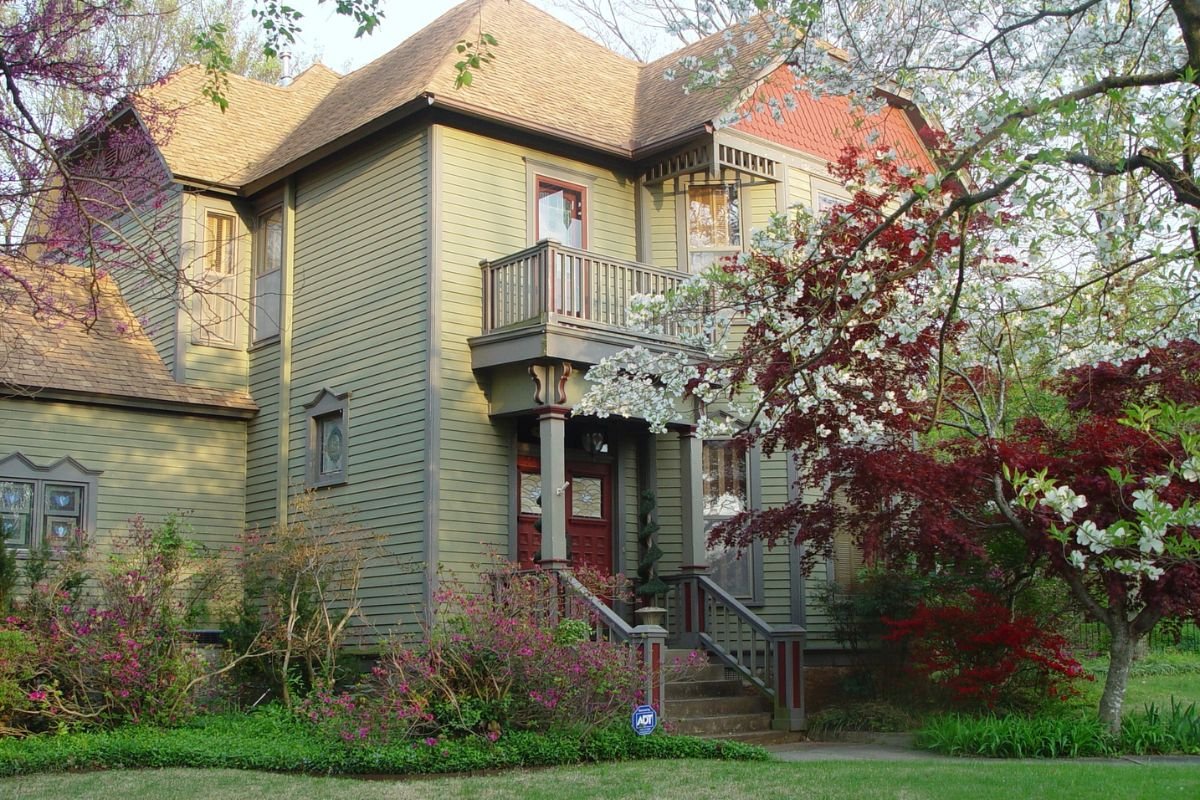 How Far is Fayetteville Arkansas? Find Out the Distance Now!