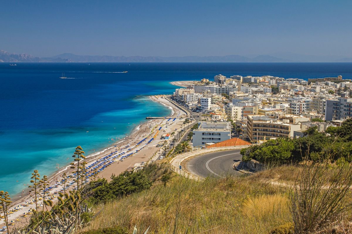 How Far is Rhode Island from New York