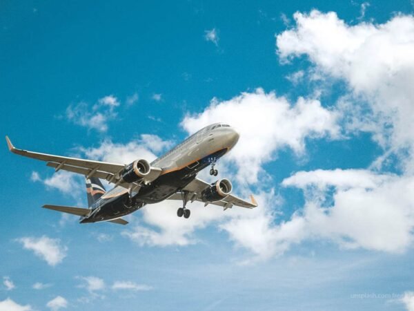 How Long is the Flight to Hawaii from California? Find Out!