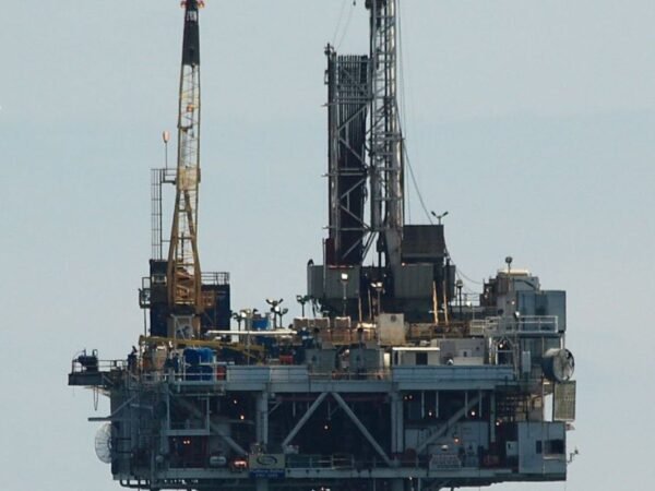 How Much Oil in Alaska? Unveiling the State's Reserves!