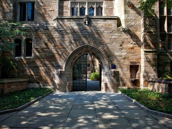 How Many Square Miles is Connecticut?