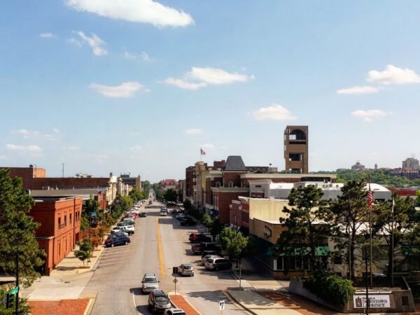 What Time is it in Lawrence Kansas? Current Local Time & Time Zone