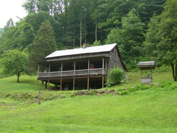 What is a Holler in Kentucky? Unveiling the Definition