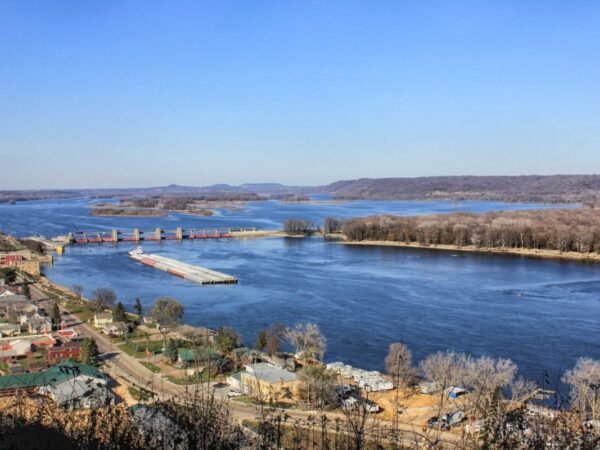 What is Iowa Famous For? Unveiling 23 Things, People & Places!