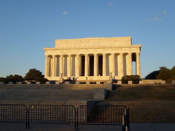 How Far is Washington from California? Driving Distance & Travel Options