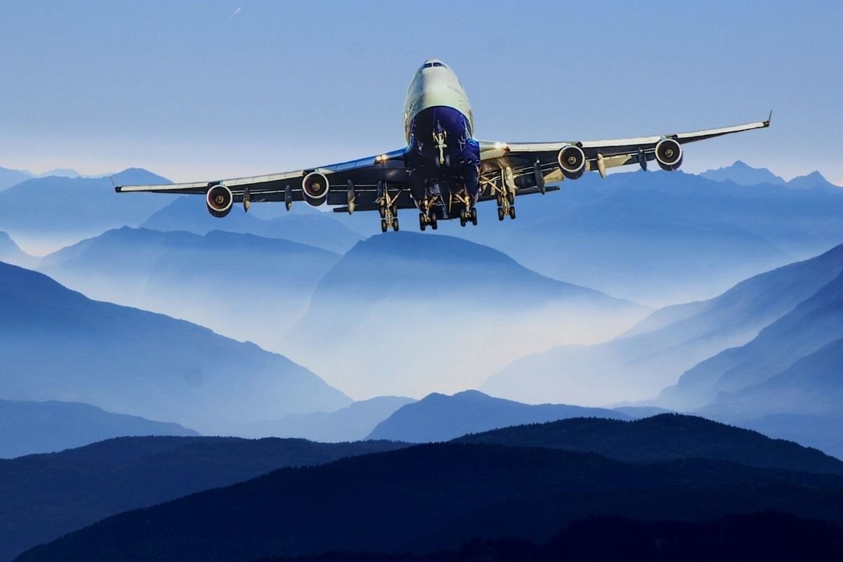 How Long is a Flight from California to Alaska? Find Cheap Flights