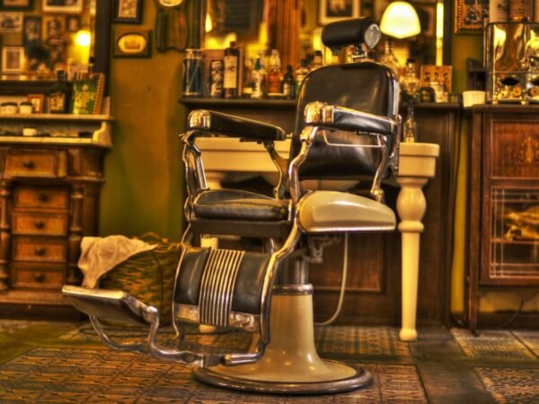 How Much Do Barbers Make in California? 2023 Salary Guide