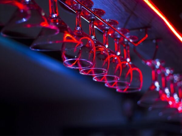 How to Become a Bartender in California: 6 Simple Steps